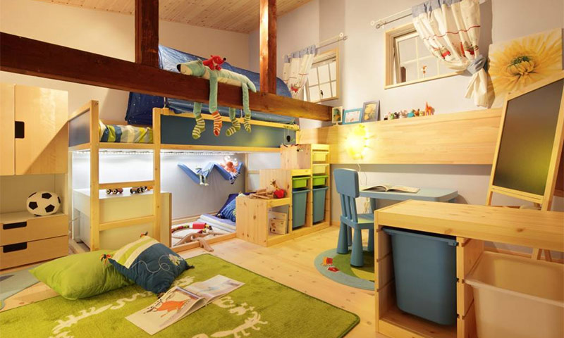 Skandinaaviseen tyyliin sisustettu lastenhuone