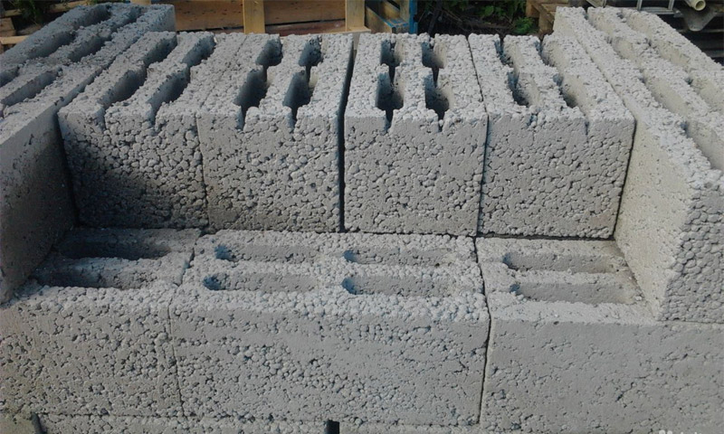 Reakce vývojářů na betonové bloky z expandovaného jílu