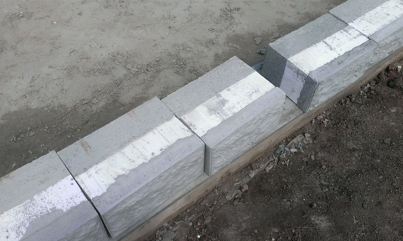 Recensioni sull'uso di blocchi ad alta efficienza energetica per la costruzione di muri a casa