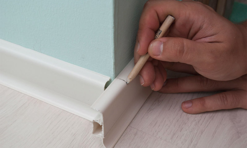 How to fix skirting boards to the floor