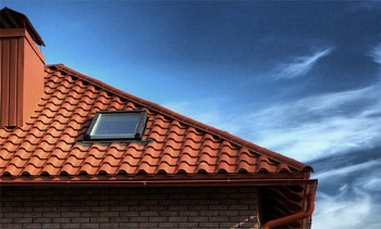 Sklon strechy pre rôzne podmienky a materiály strešnej krytiny