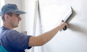 Как да се шпаклова стените