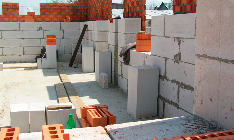 Blokken voor het bouwen van een huis dat beter te gebruiken is